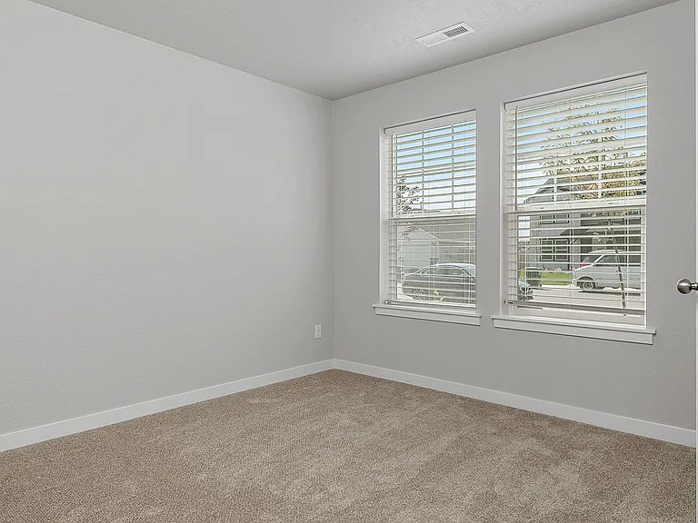 678 E Taper St — Photo 6