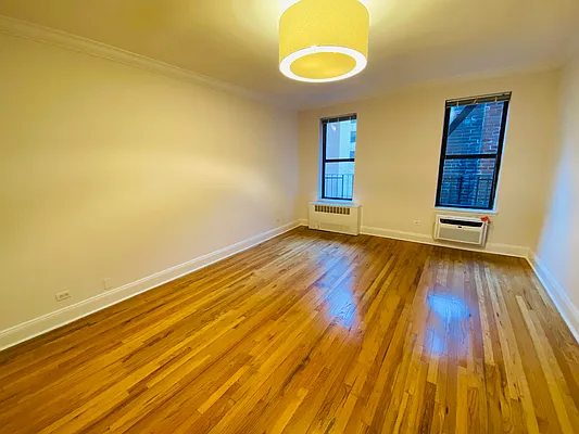 Rented by Metropolis Real Estate of Manhattan | media 16