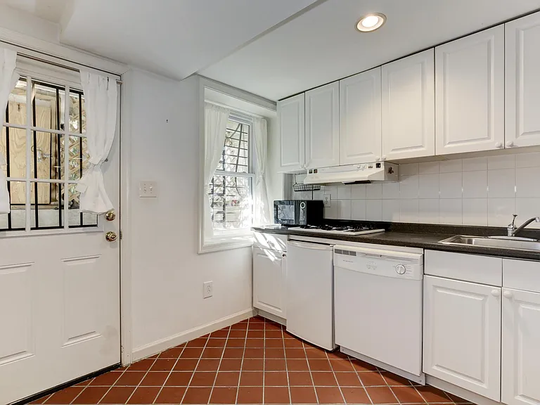 1628 Monroe St NW — Photo 17