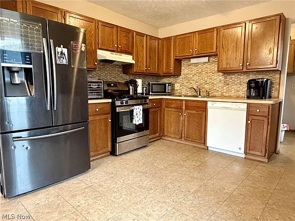 2nd image of 1268 Oxford Dr