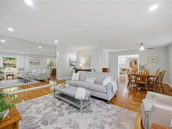 3712 N Queensgrove Cir, Virginia Beach, VA 23452