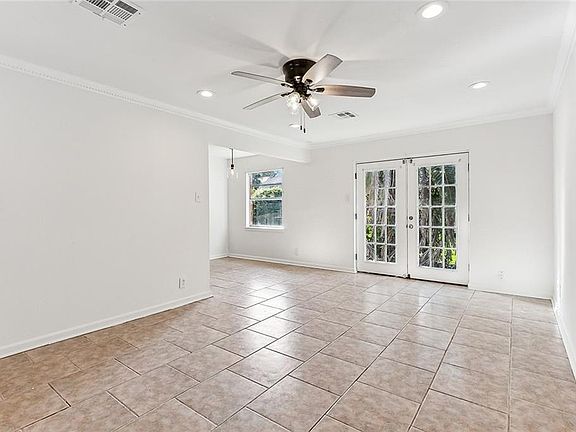 5th image of 13051 Calais St
