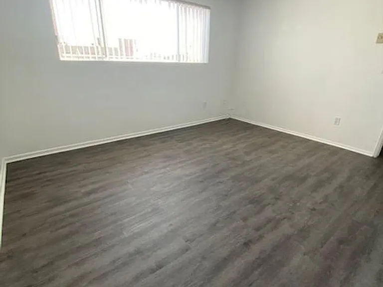1446 Brockton Ave — Photo 9