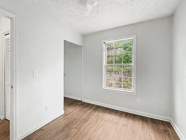 614 Poplar Pl — Photo 16
