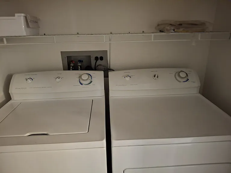 910 Sterling Ct — Photo 27