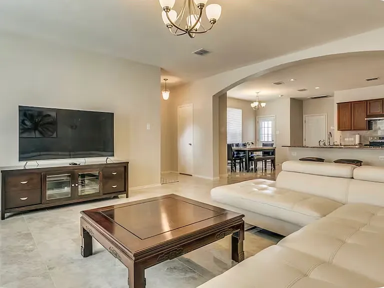 1138 Jamie Dr — Photo 1