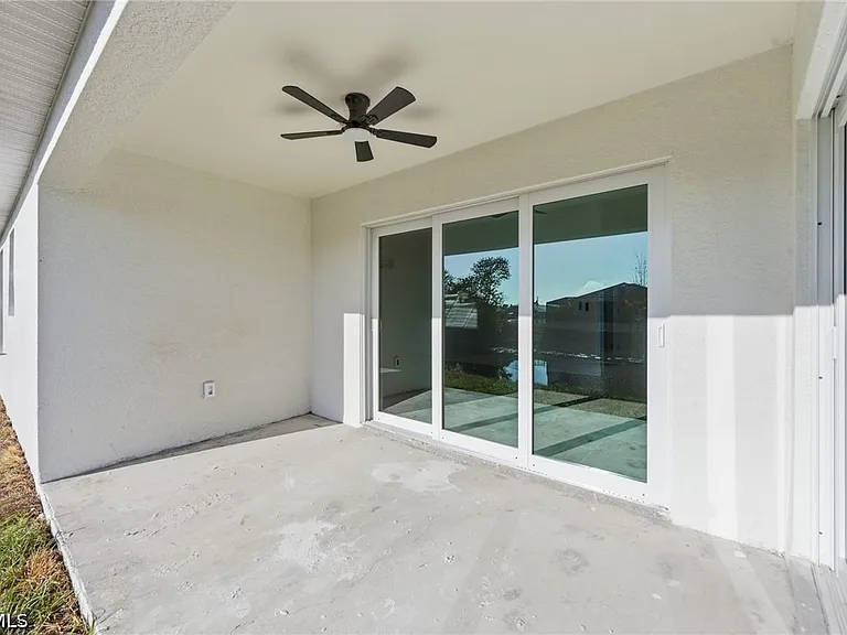2105 NE 1st Ave — Photo 4