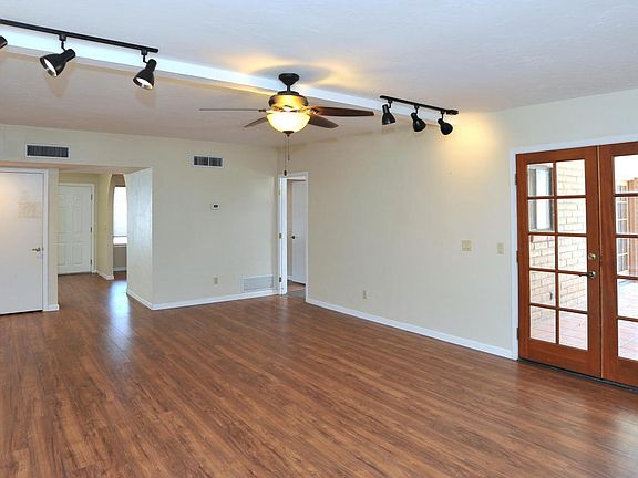 5th image of 1901 N Sarnoff Dr