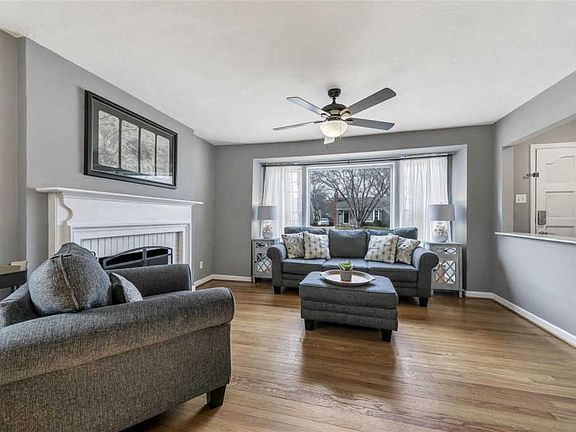 4th image of 980 Woodbine Dr