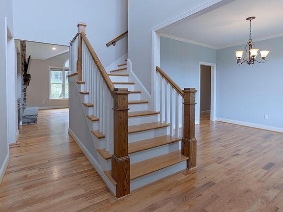 4th image of 75 Acorn Ridge Dr