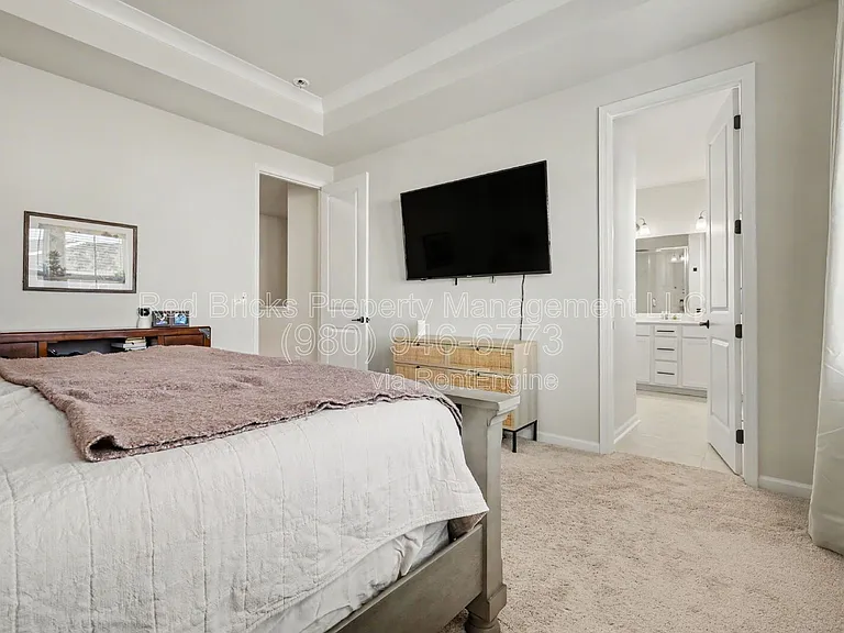8809 Arrington Hall Dr — Photo 14