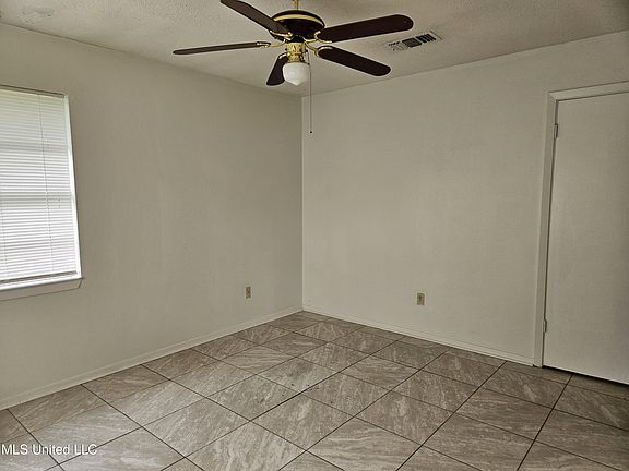 2nd image of 209 Lawler Ave APT A