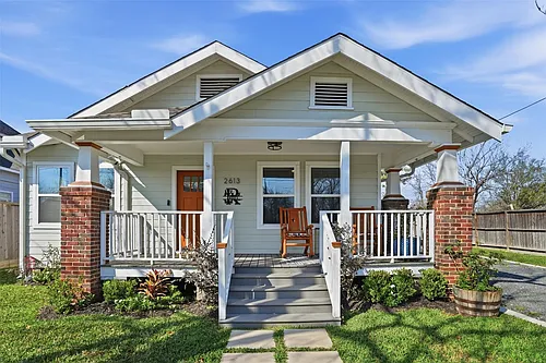 2613 Lorraine St Photo 1