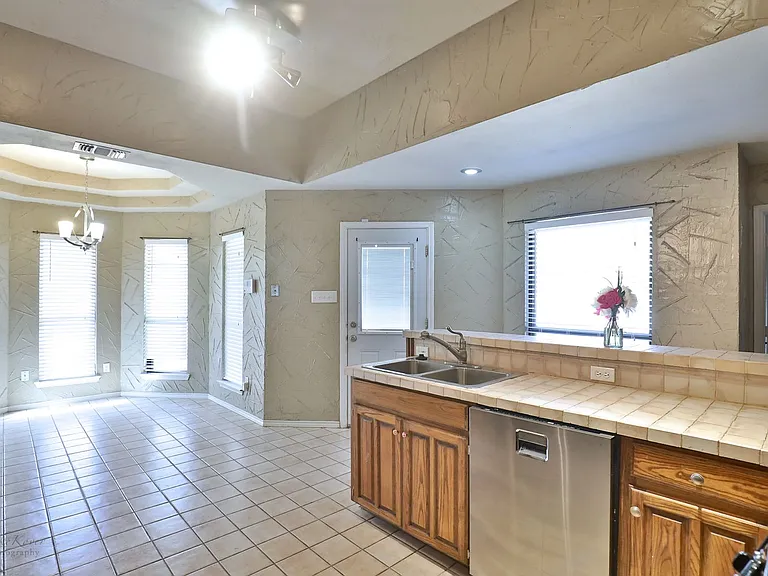 5273 Sherbrooke Ln — Photo 13