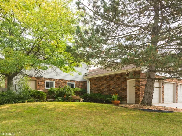 579 Morningside Dr #7, Roselle, IL 60172