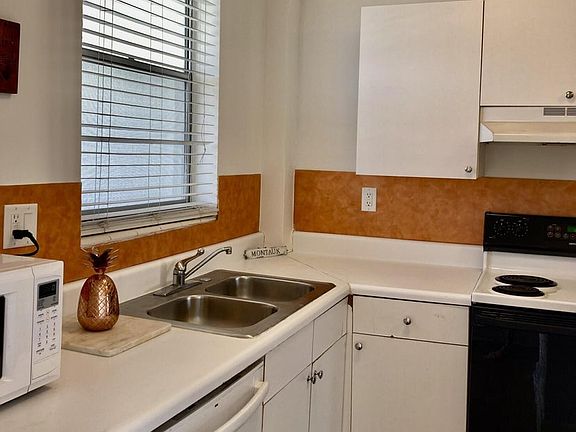 4th image of 917 N Flagler Dr APT 404