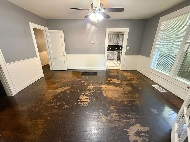701 W Houston St — Photo 3