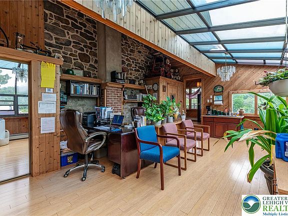 5th image of 2485 Hieter Rd