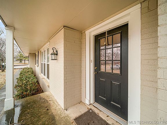 3rd image of 22077 S Wildwood Ln