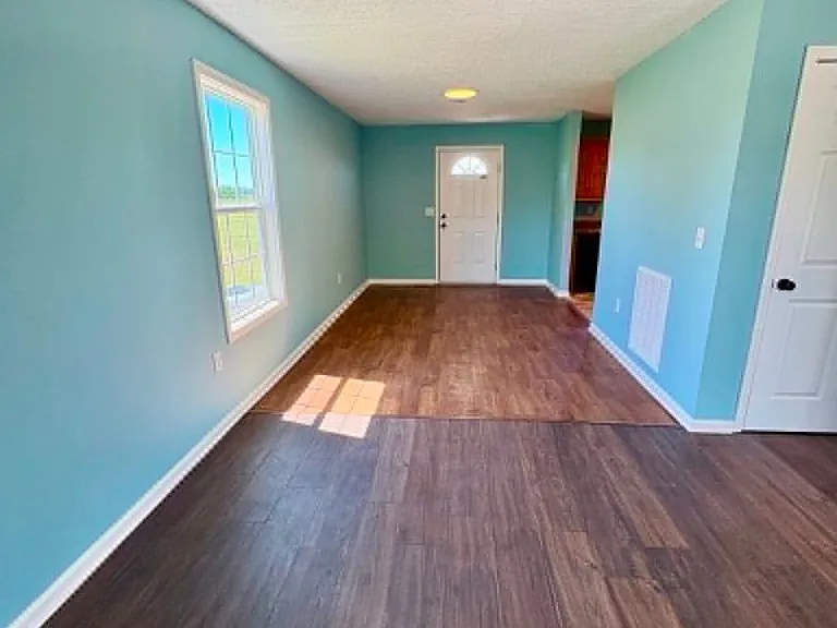 299 J Hunt Rd — Photo 3
