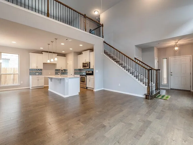 3240 E Whitestone Blvd #23 — Photo 3