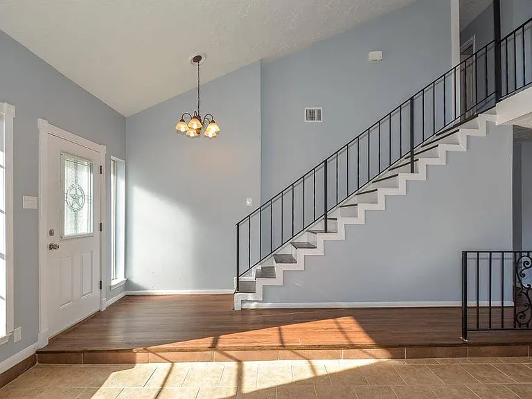 22722 Fincastle Dr — Photo 5