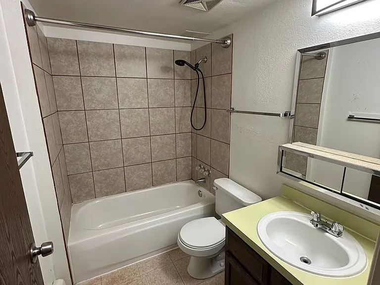 Regency Apartments 4809 — Photo 6