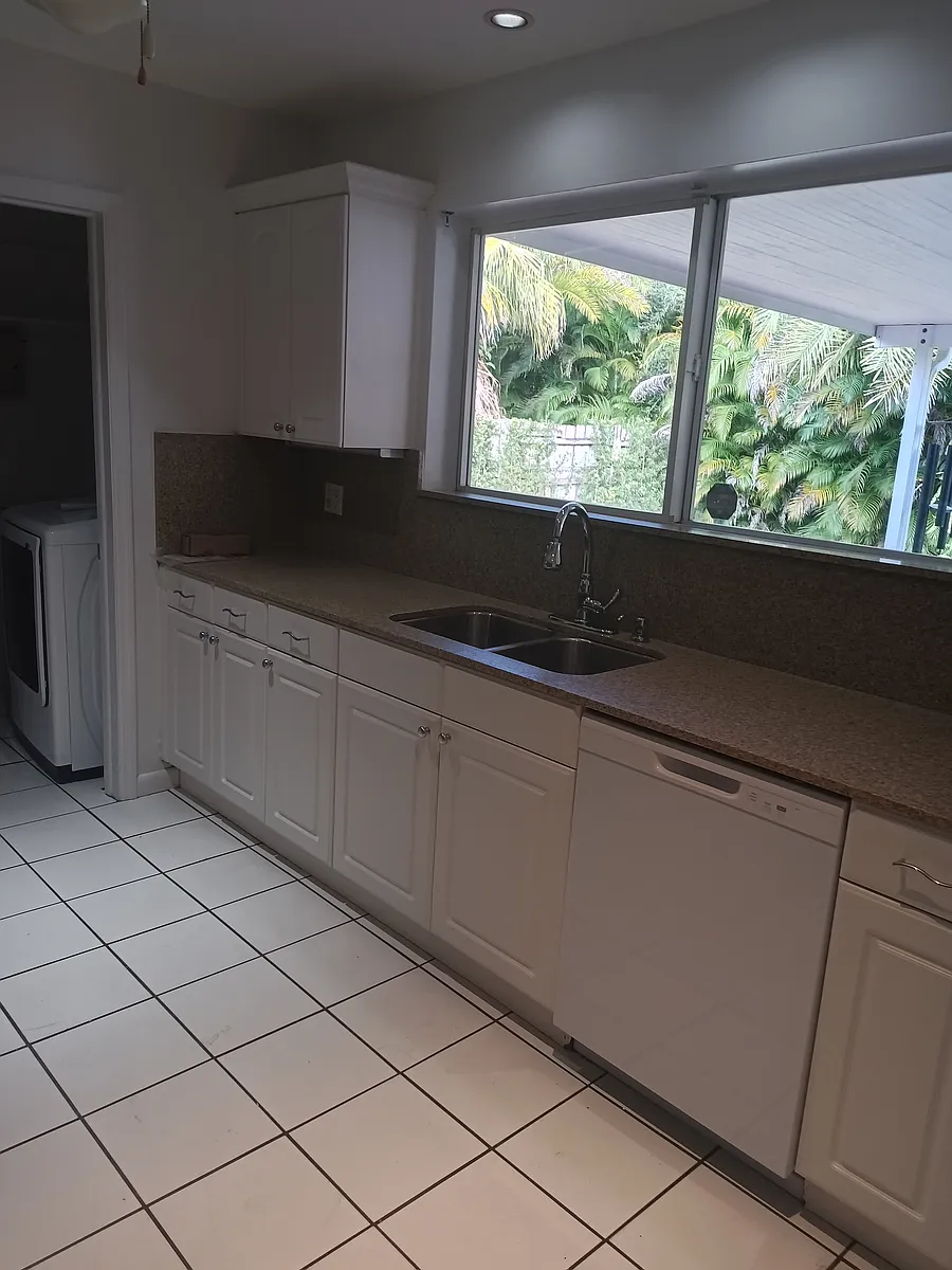 Building Photo - 12201 SW 82nd Ave #2
