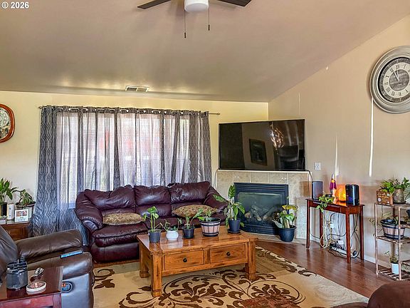 4th image of 185 SE Lebleu Ln