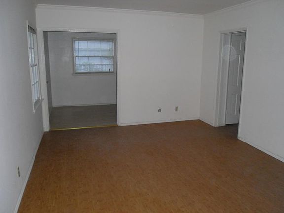5th image of 425 Shirley Pl APT 4