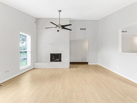 2nd image of 726 Woodlawn Dr