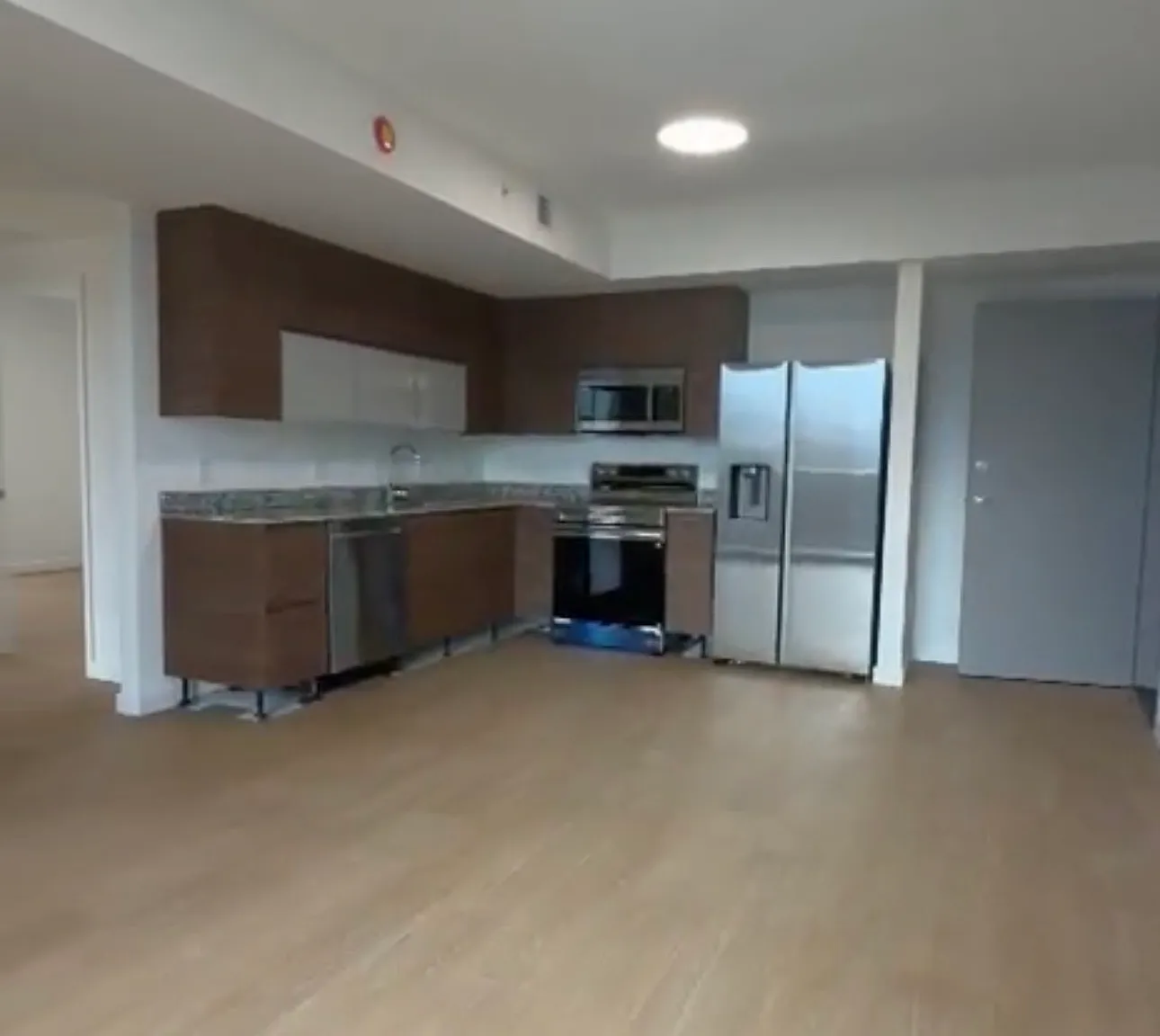 2 bed, 1025 sqft, $3,500 — Photo 2