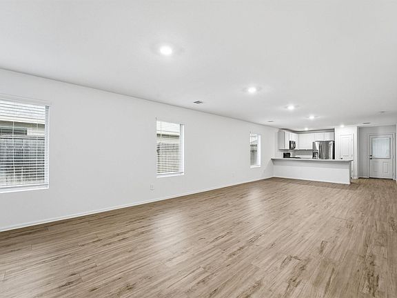 5th image of 213 Rustic Ridge Cir