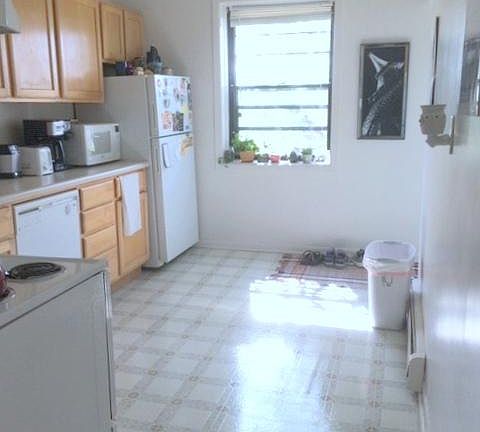 3rd image of 2321 Dupont Ave S #12