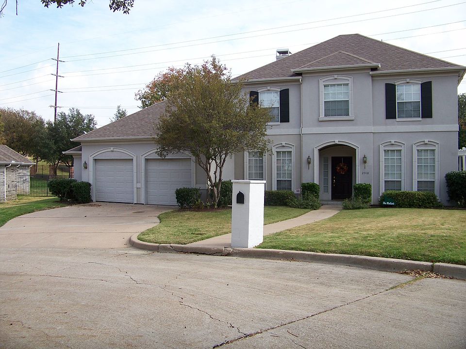 Beautiful custom home in all custom neighborhood