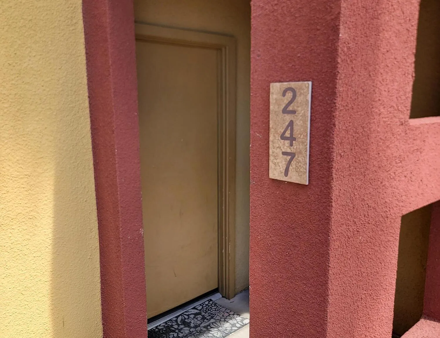 3 bed, 2.0 bath, 1273 sqft, $2,395 — Photo 2