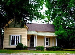 102 S Mesquite St, Hico, TX 76457