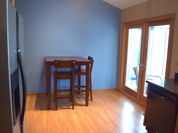 5th image of 928 Harbor Town Dr