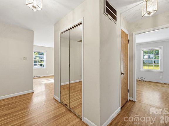 4th image of 3630 Sulkirk Rd #1