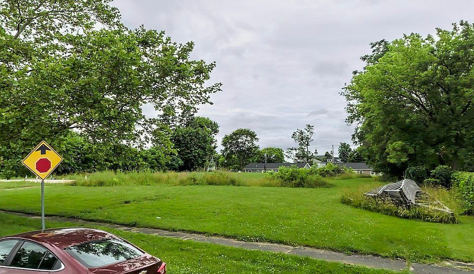 1st image of 211 Seymour St Lot 8