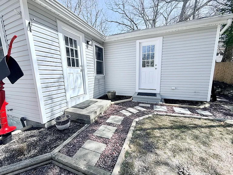 180 New York Ave — Photo 4