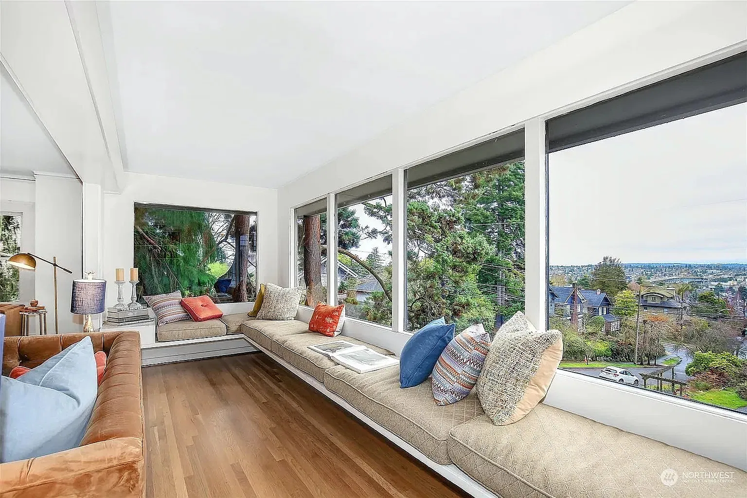 5 bed, 3810 sqft, $8,500 — Photo 4