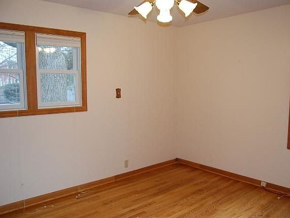 3rd image of 5024 N Lydell Ave