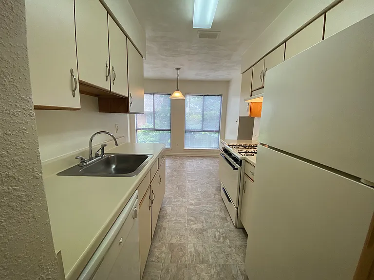 Princeton Circle West Apartments — Photo 126