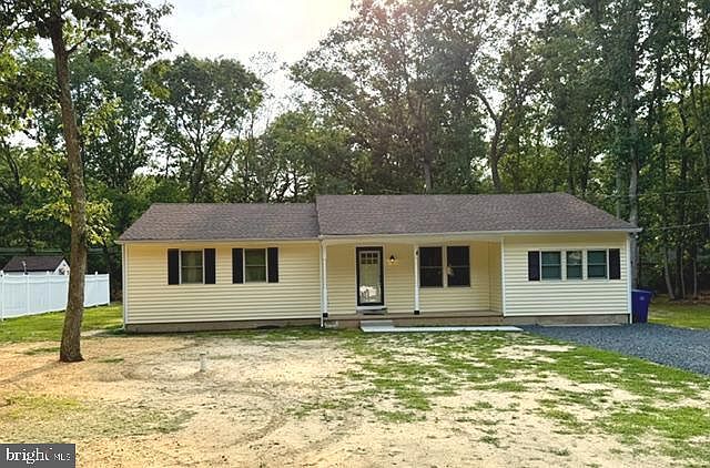 1st image of 202 Oak Ln
