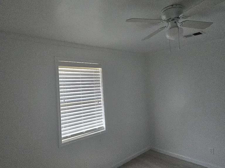 629 W Watson St — Photo 73
