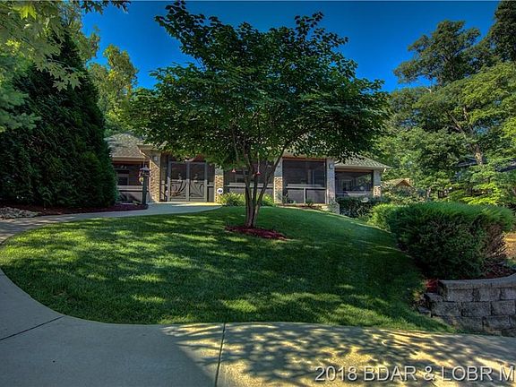 Private, Well Maintained & Landscaped Backyard