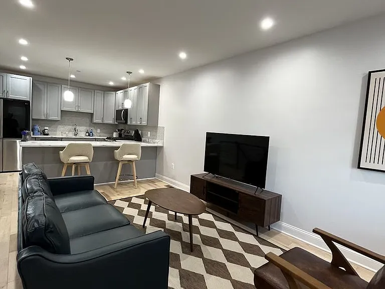 1331 Queen St NE — Photo 12