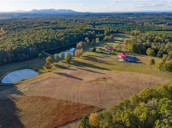1260A Beaver Island Trail Rd, Walnut Cove, NC 27052