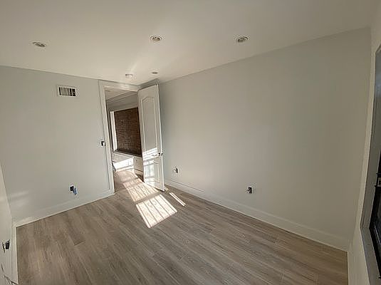 5th image of 428 Evergreen Ave #A